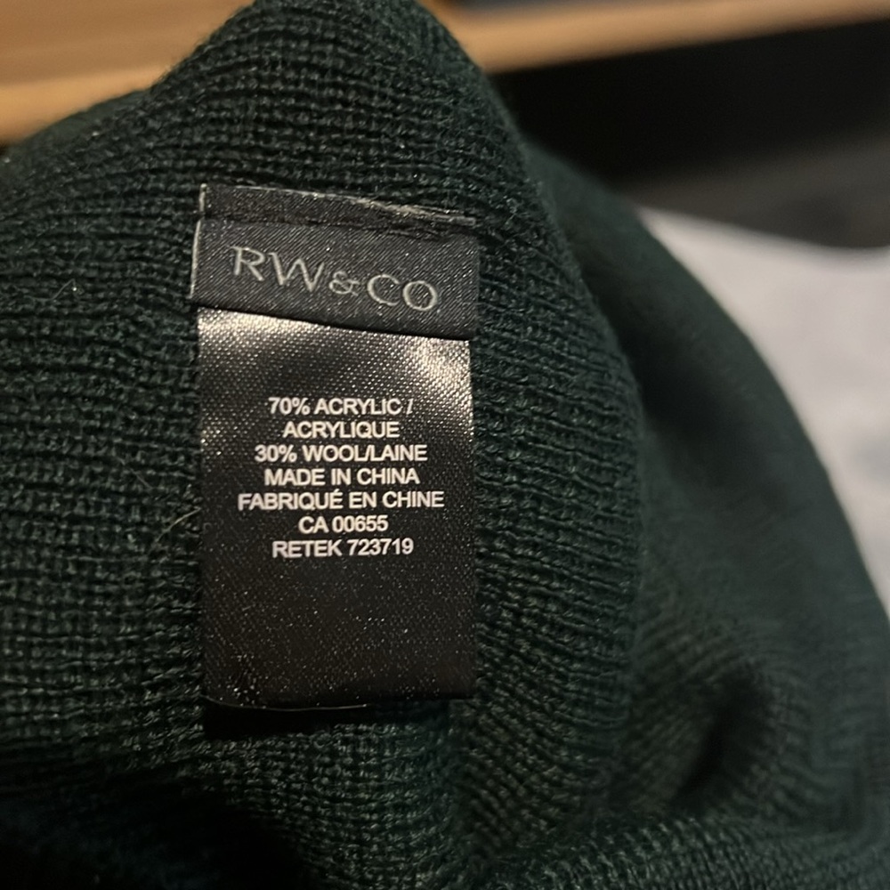 RW&Co Toque - Picture 3 of 3